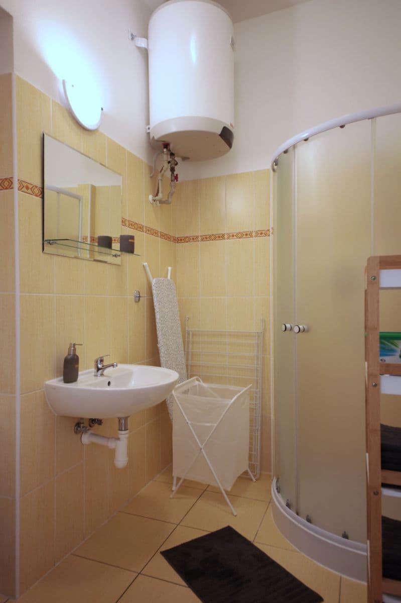 flat to rent, 36 m², Plzeňská, Prague, Prague