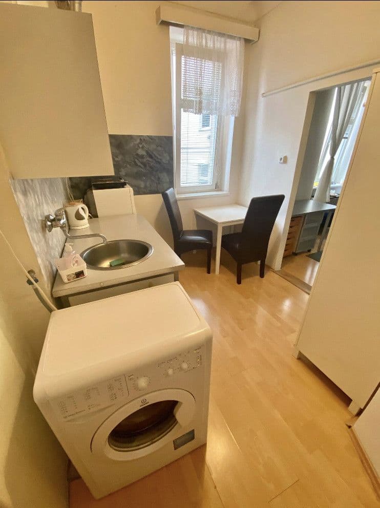 flat to rent, 38 m², U Parního mlýna, Prague, Prague