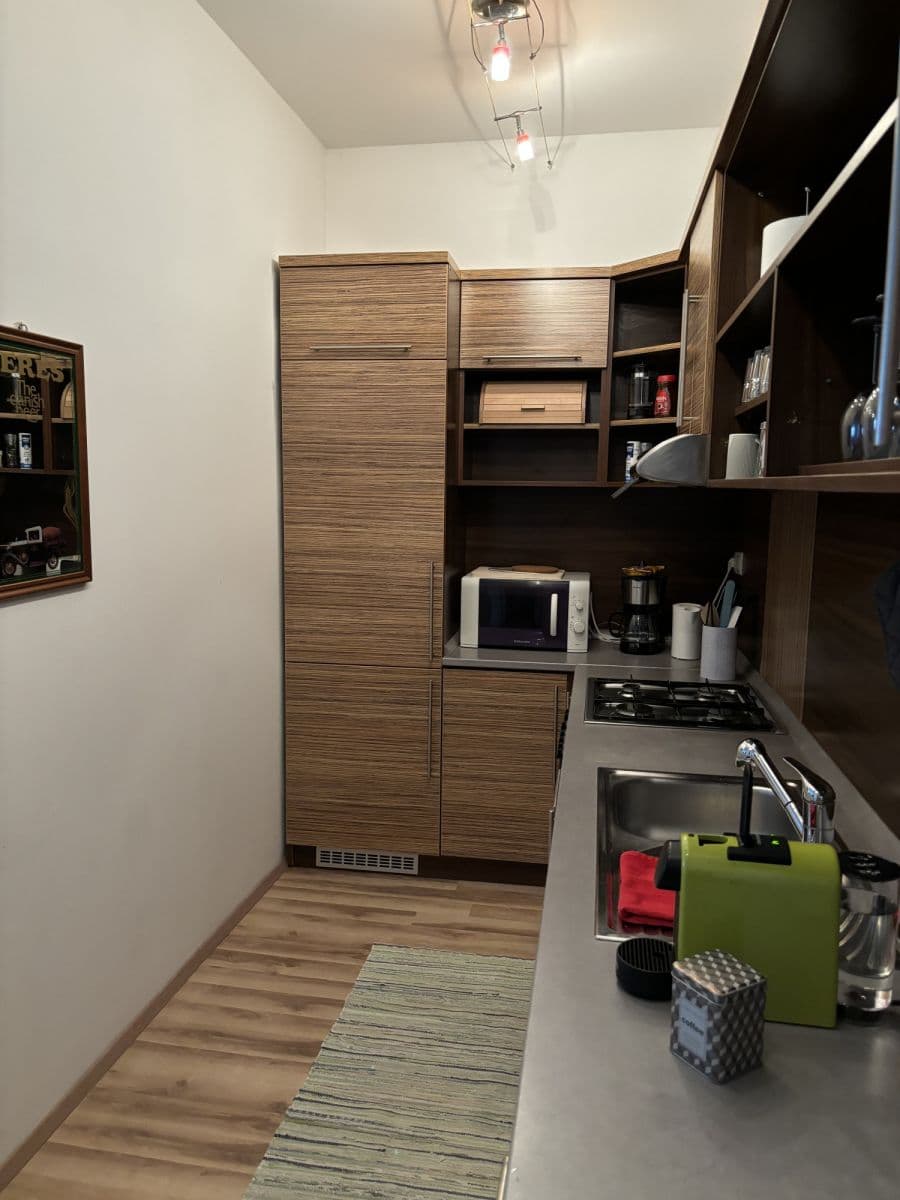 flat to rent, 100 m², Laurinska, Bratislava - mestská časť Staré Mesto, Bratislavský Region