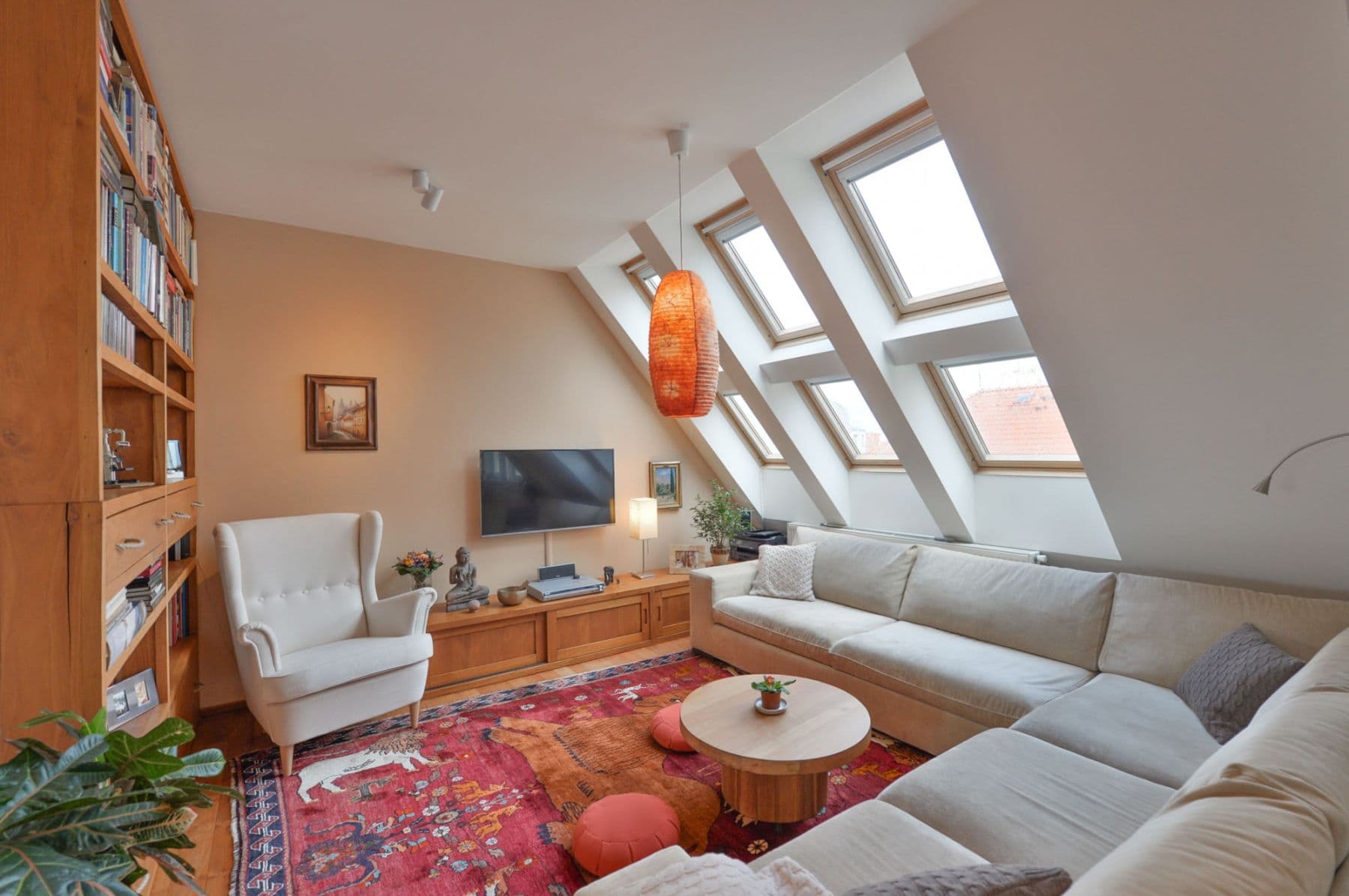 flat to rent, 78 m², Varšavská, Prague, Prague