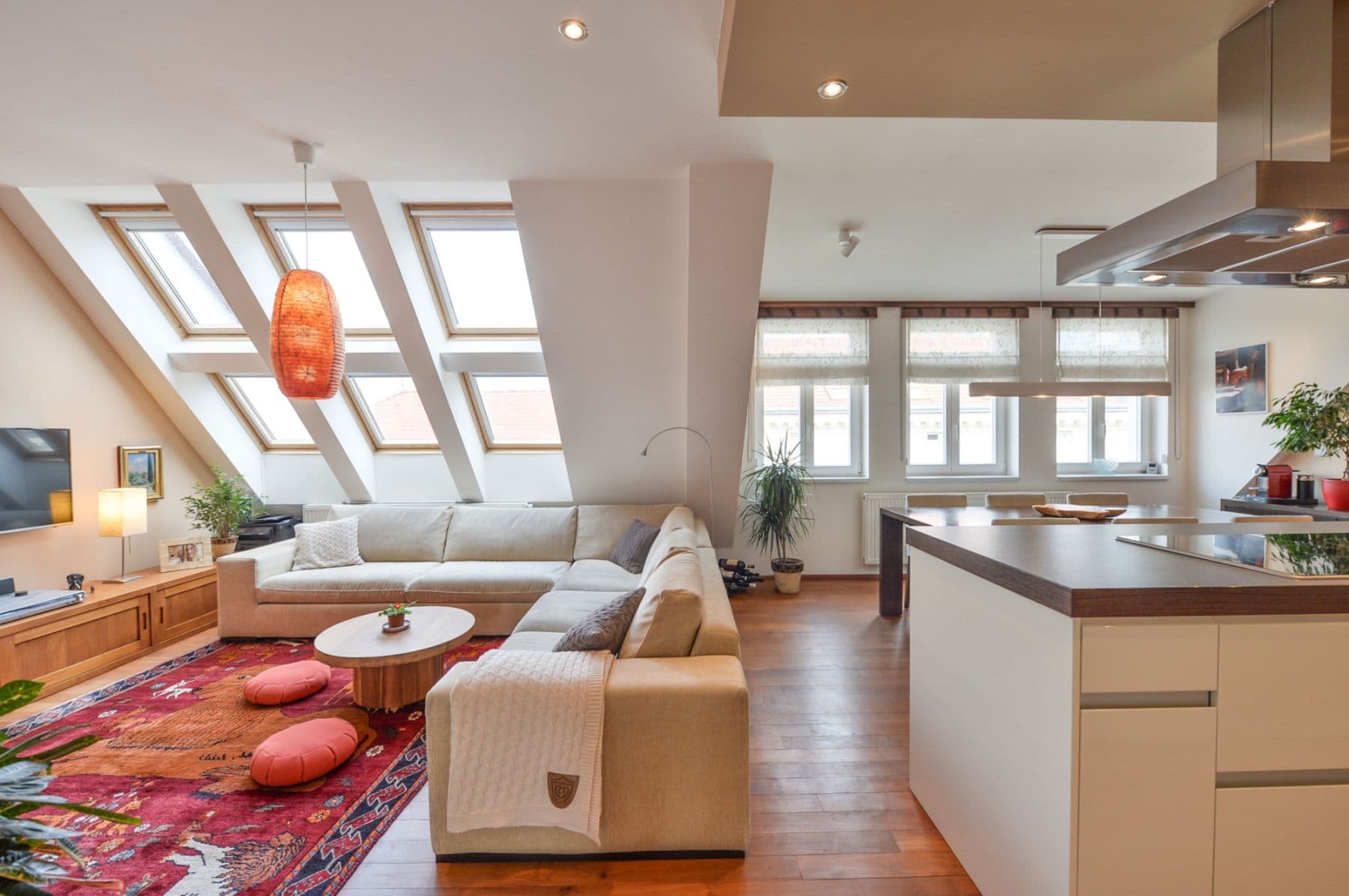 flat to rent, 78 m², Varšavská, Prague, Prague