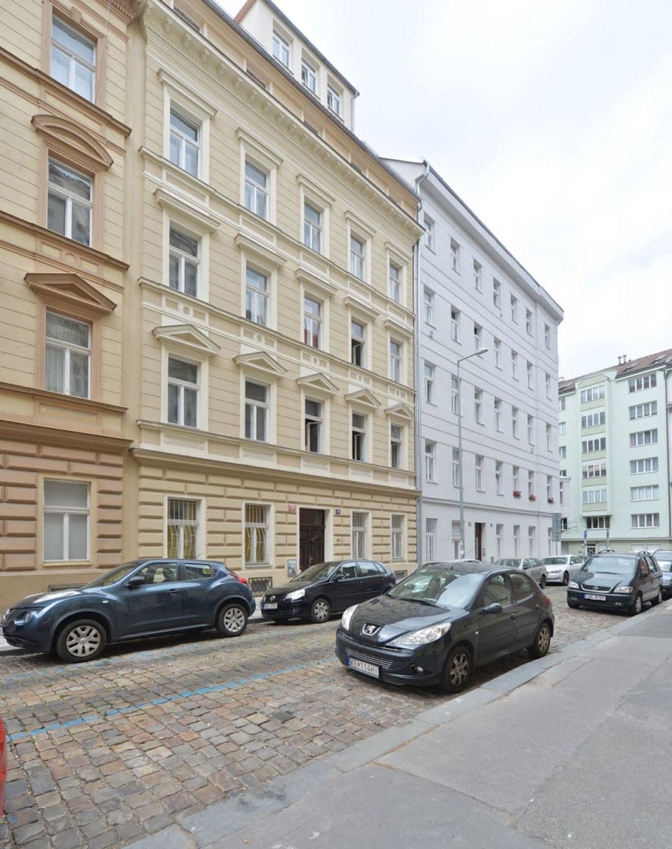 flat to rent, 78 m², Varšavská, Prague, Prague
