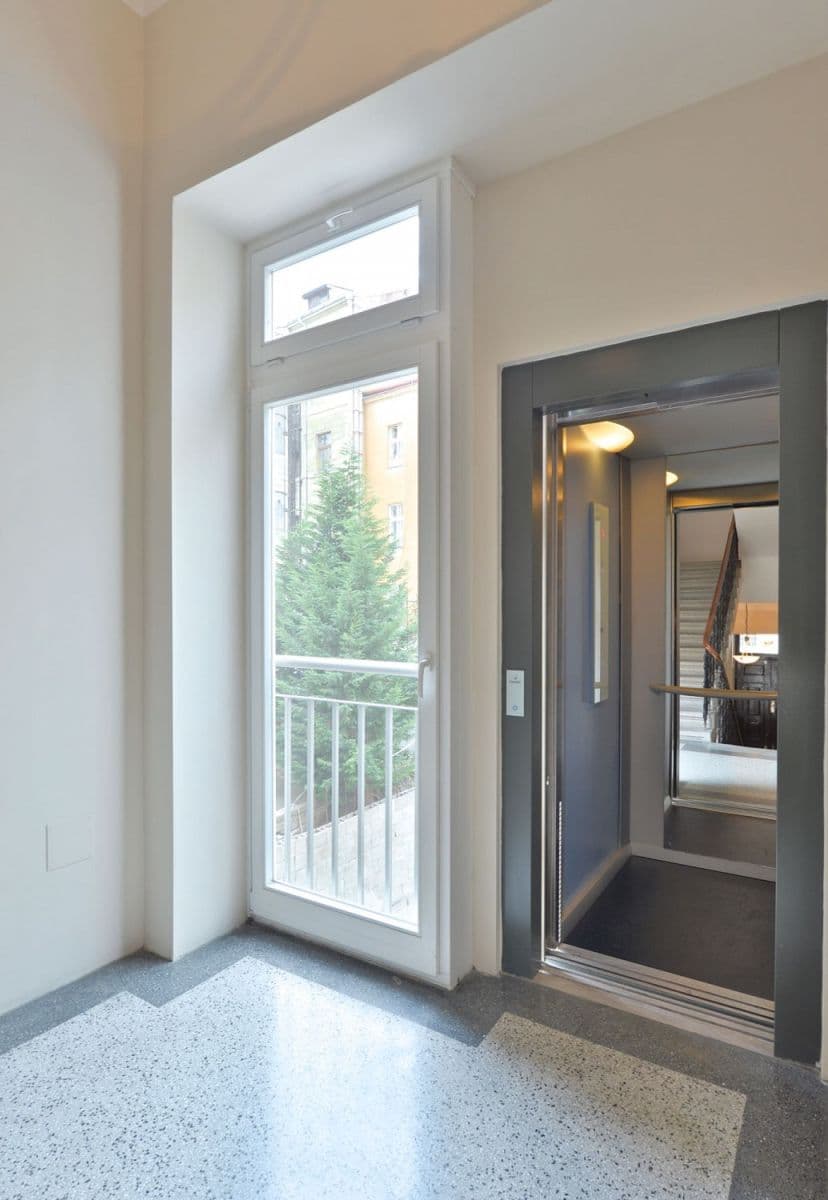 flat to rent, 78 m², Varšavská, Prague, Prague