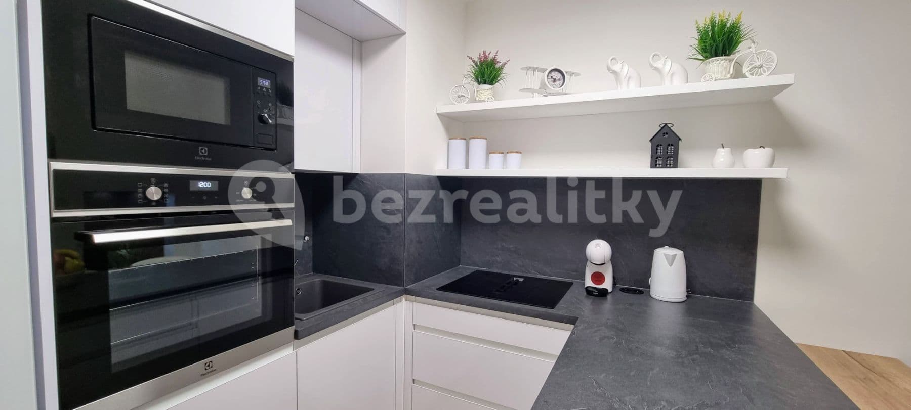 flat to rent, 63 m², Sokolovská, Prague, Prague