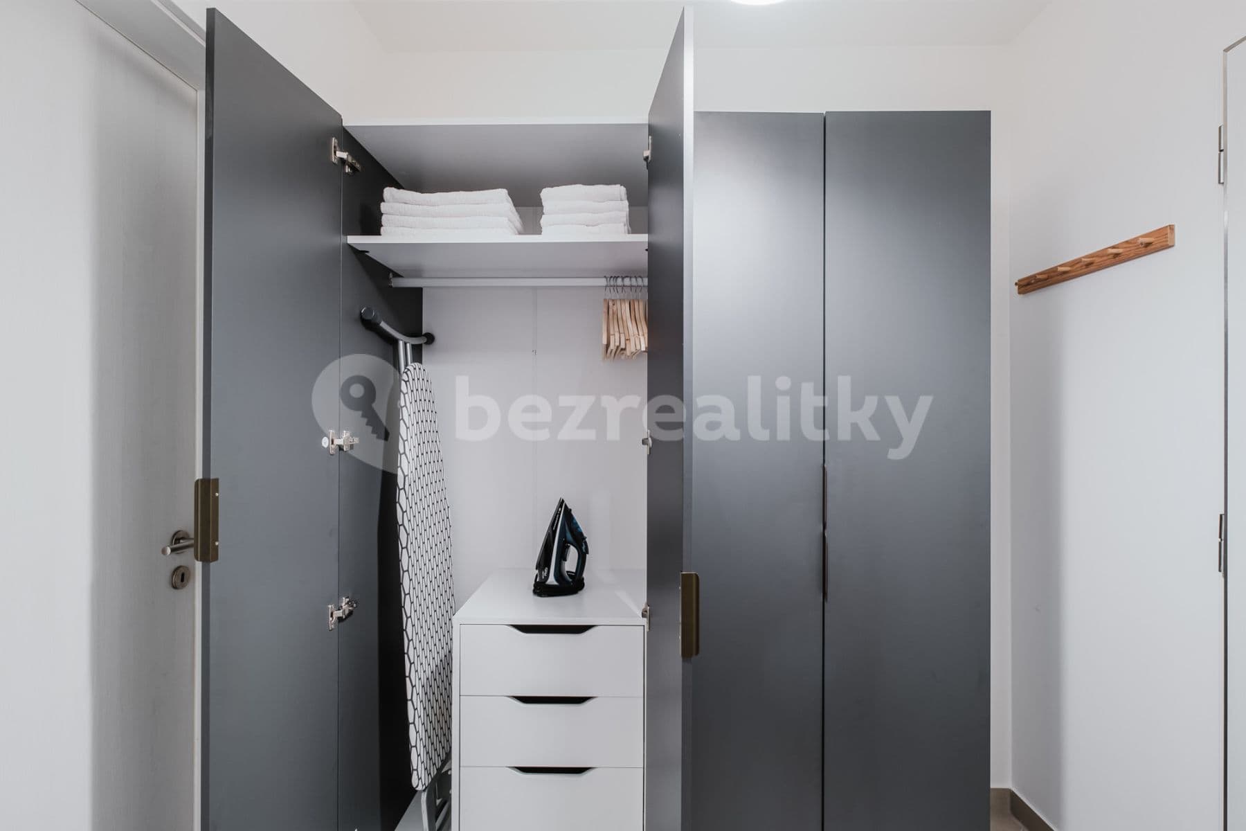 flat to rent, 44 m², Drahňovická, Prague, Prague