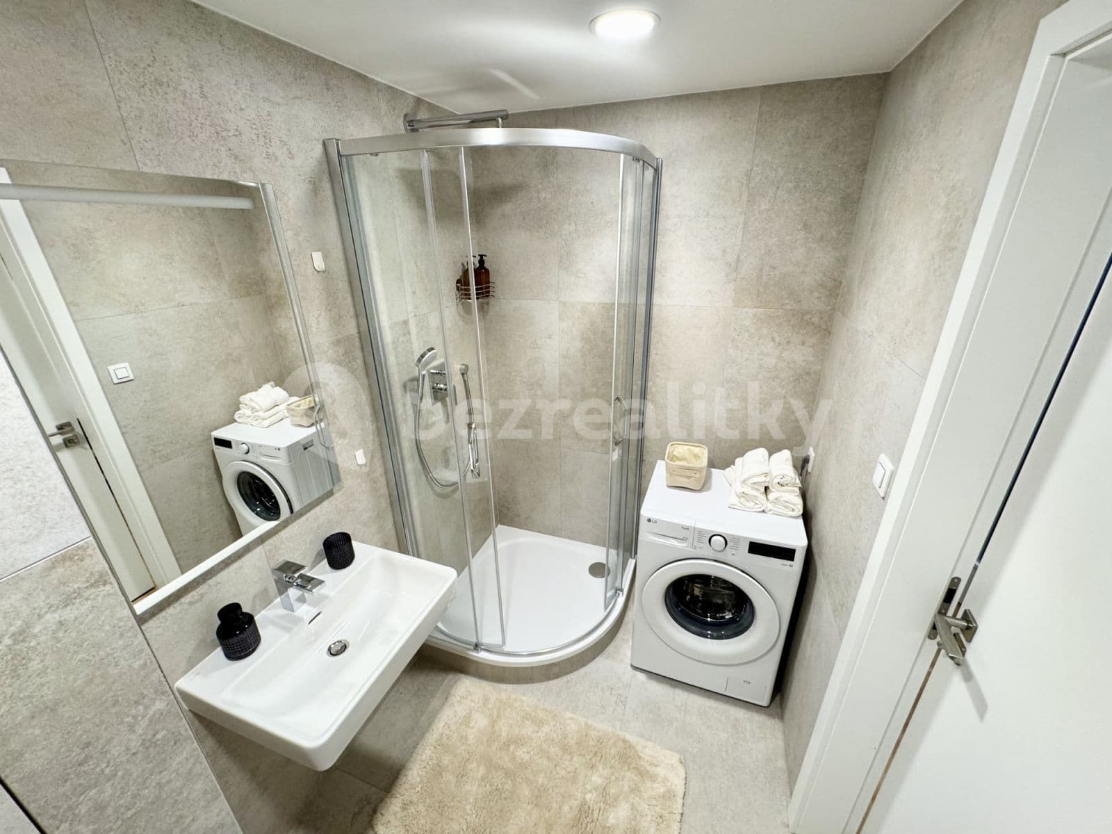 flat to rent, 36 m², Tetauerova, Prague, Prague