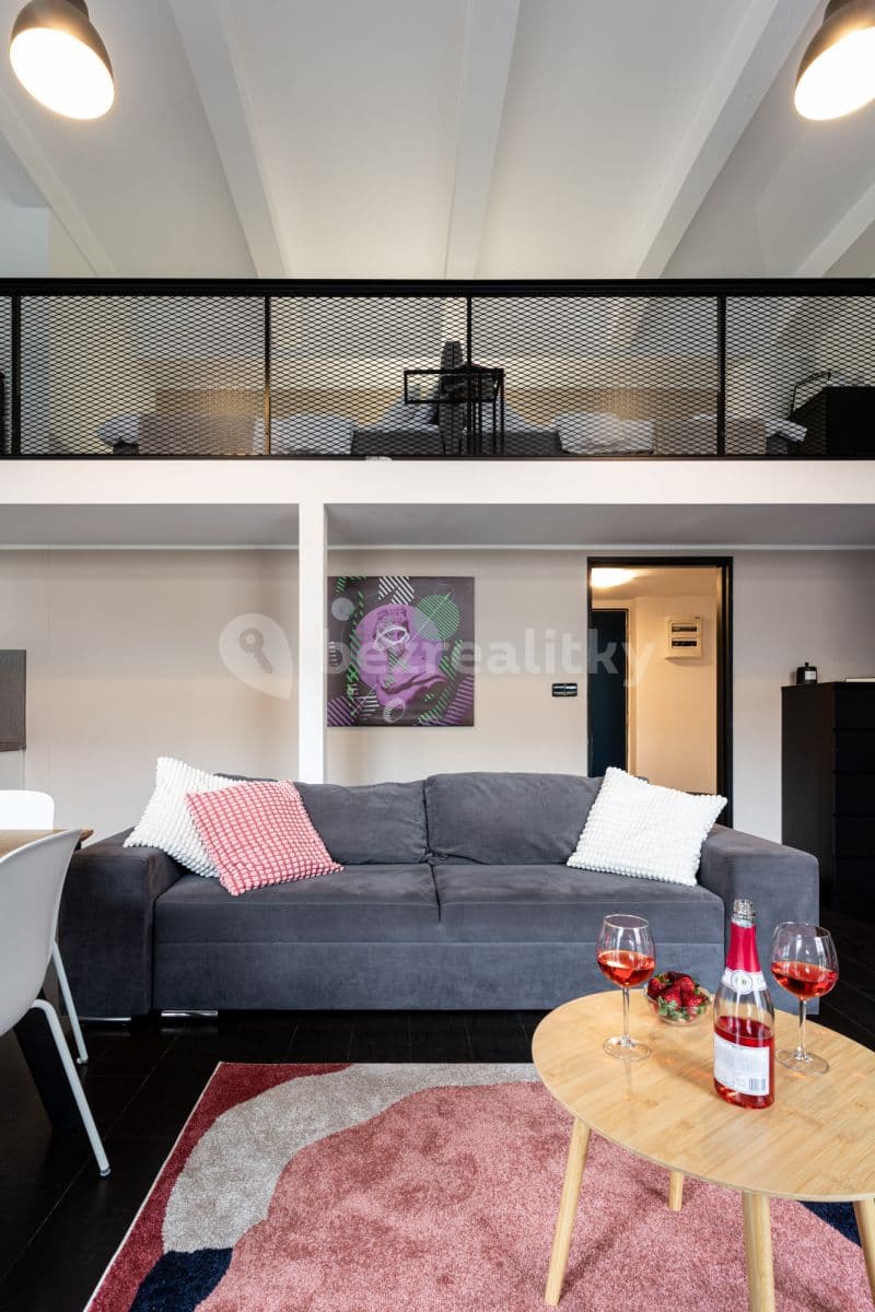 flat to rent, 70 m², Křižíkova, Prague, Prague