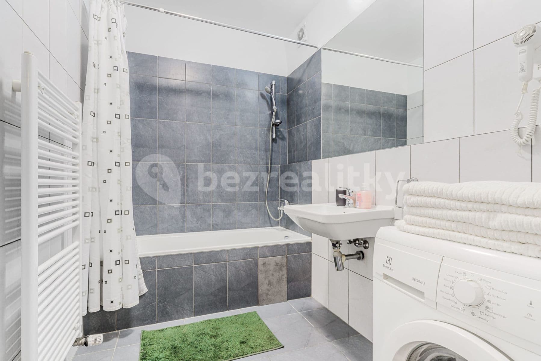 flat to rent, 95 m², Křižíkova, Prague, Prague