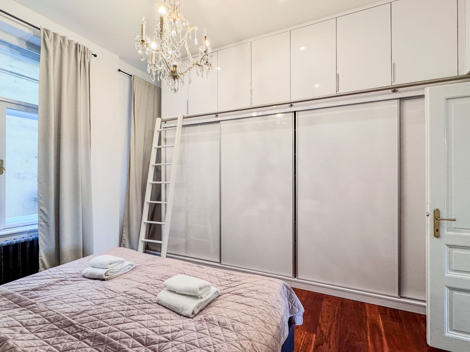 flat to rent, 80 m², Masarykovo nábřeží, Prague, Prague