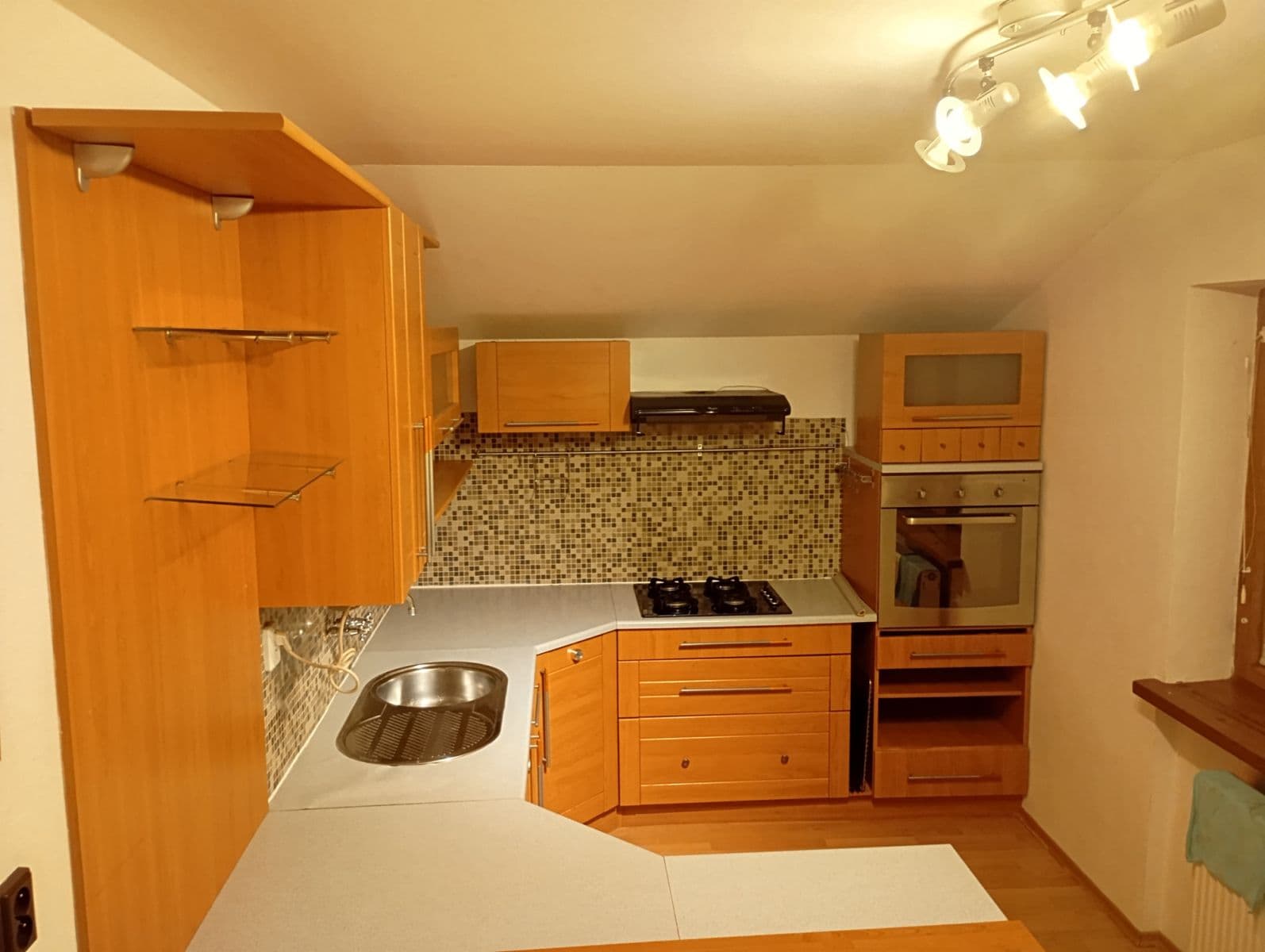 flat to rent, 120 m², Sološnícka b, Karlova Ves, Bratislavský Region