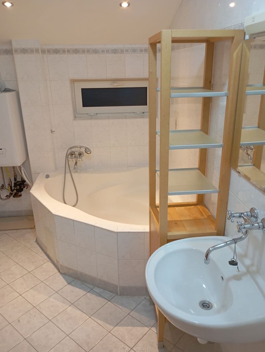 flat to rent, 120 m², Sološnícka b, Karlova Ves, Bratislavský Region