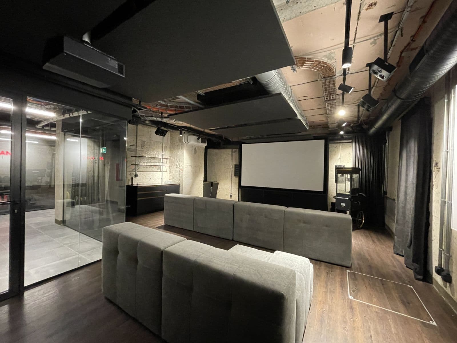 flat to rent, 65 m², Československého exilu, Prague, Prague