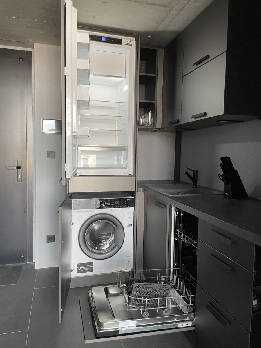 flat to rent, 65 m², Československého exilu, Prague, Prague