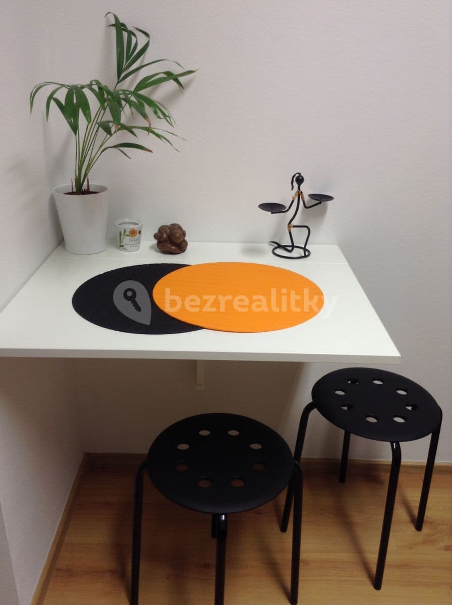 flat to rent, 35 m², Dvacátého osmého pluku, Prague, Prague