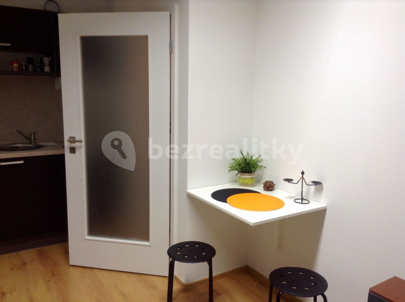 flat to rent, 35 m², Dvacátého osmého pluku, Prague, Prague