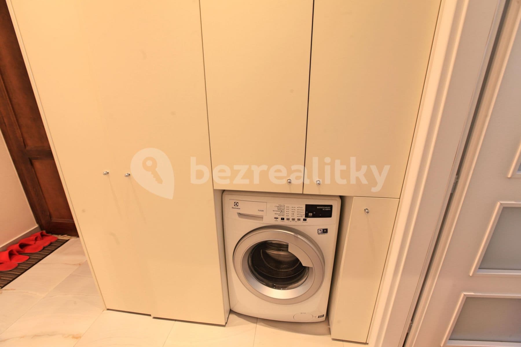 1 bedroom with open-plan kitchen flat to rent, 50 m², Slavojova, Prague, Prague