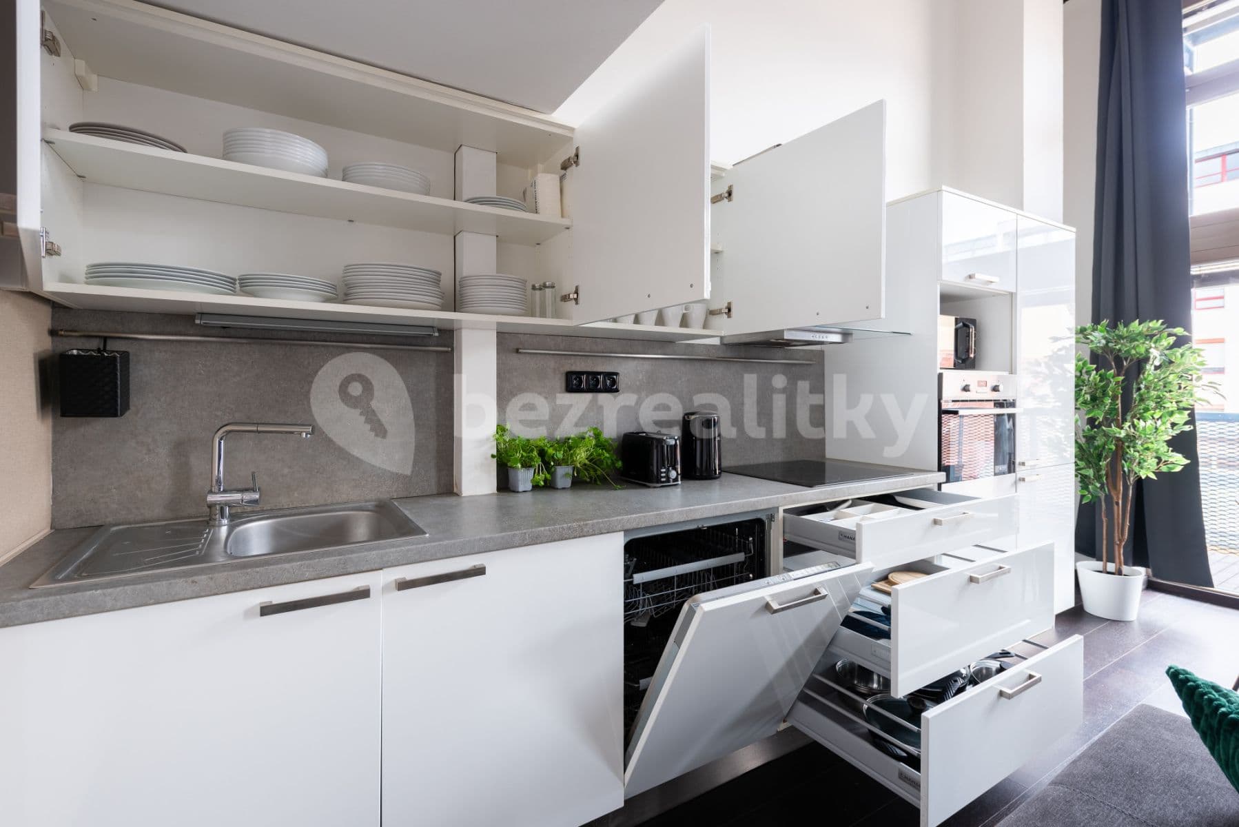 flat to rent, 72 m², Křižíkova, Prague, Prague