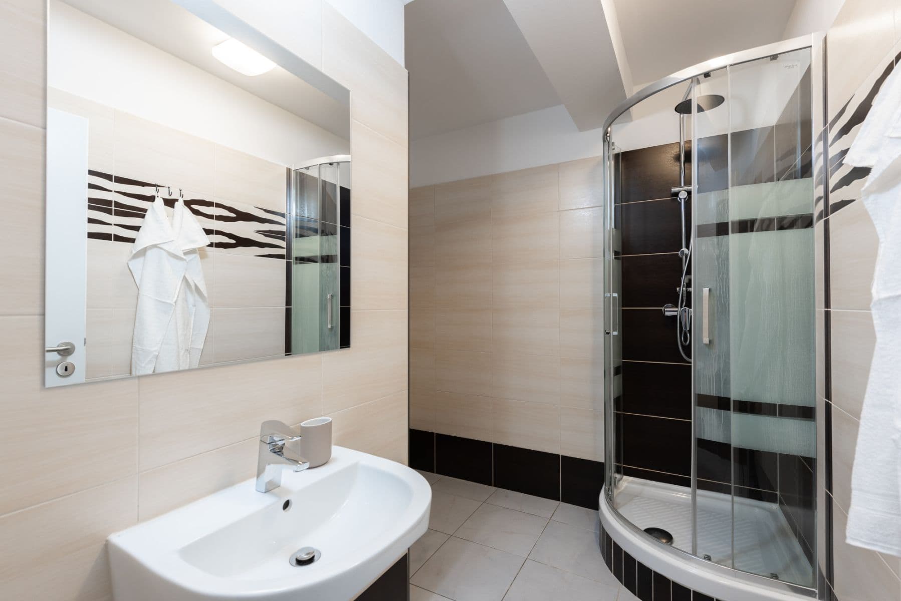 flat to rent, 150 m², Křižíkova, Prague, Prague
