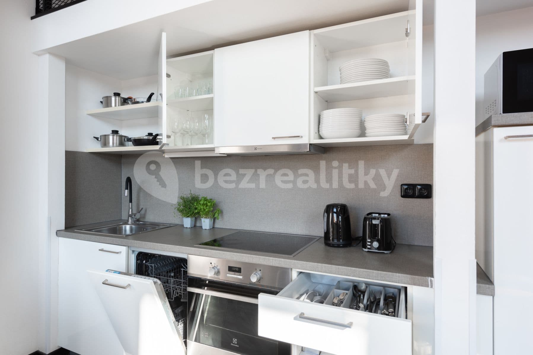 flat to rent, 72 m², Křižíkova, Prague, Prague