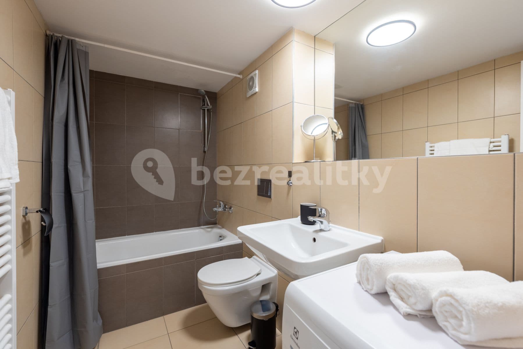 flat to rent, 72 m², Křižíkova, Prague, Prague