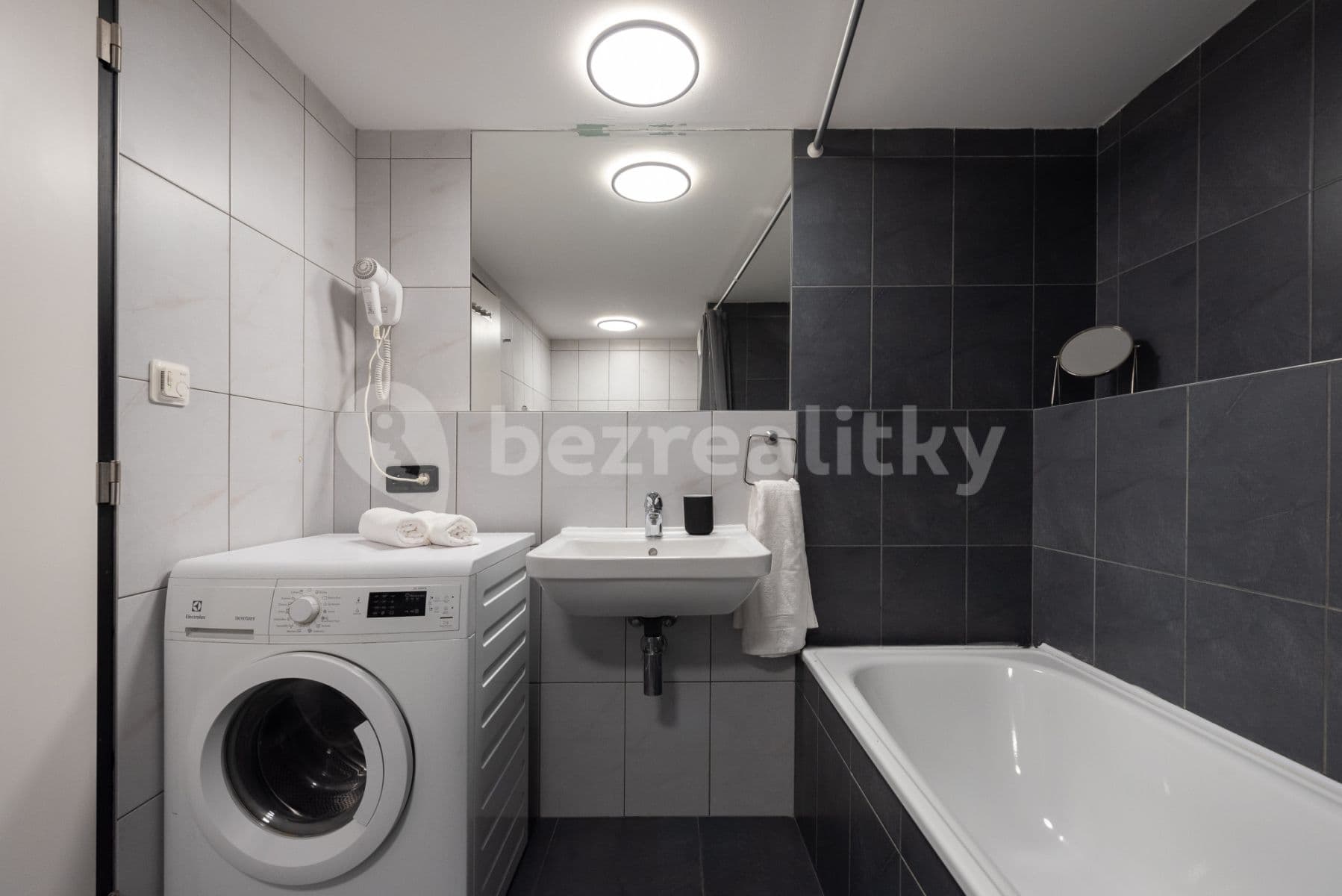 flat to rent, 72 m², Křižíkova, Prague, Prague