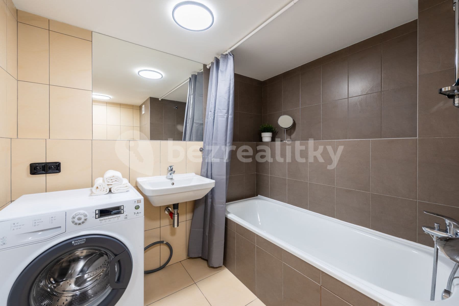 flat to rent, 72 m², Křižíkova, Prague, Prague