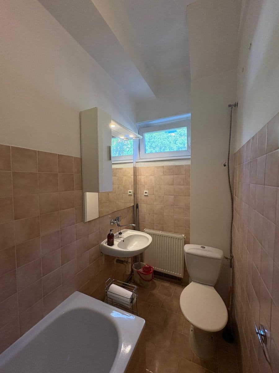 flat to rent, 40 m², Humpolecká, Prague, Prague