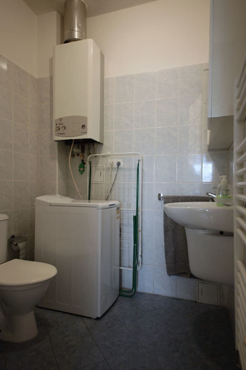 flat to rent, 56 m², Na Poříčním právu, Prague, Prague