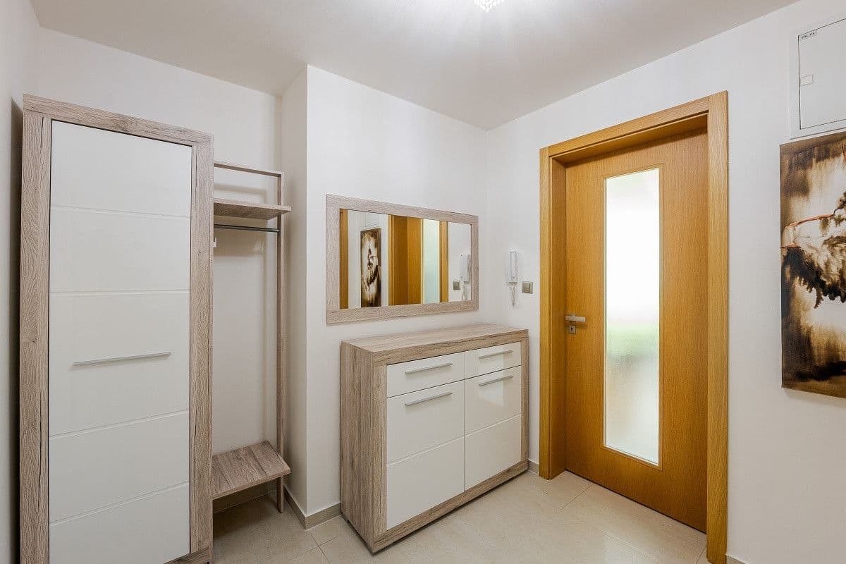 flat to rent, 49 m², U Okrouhlíku c, Prague, Prague
