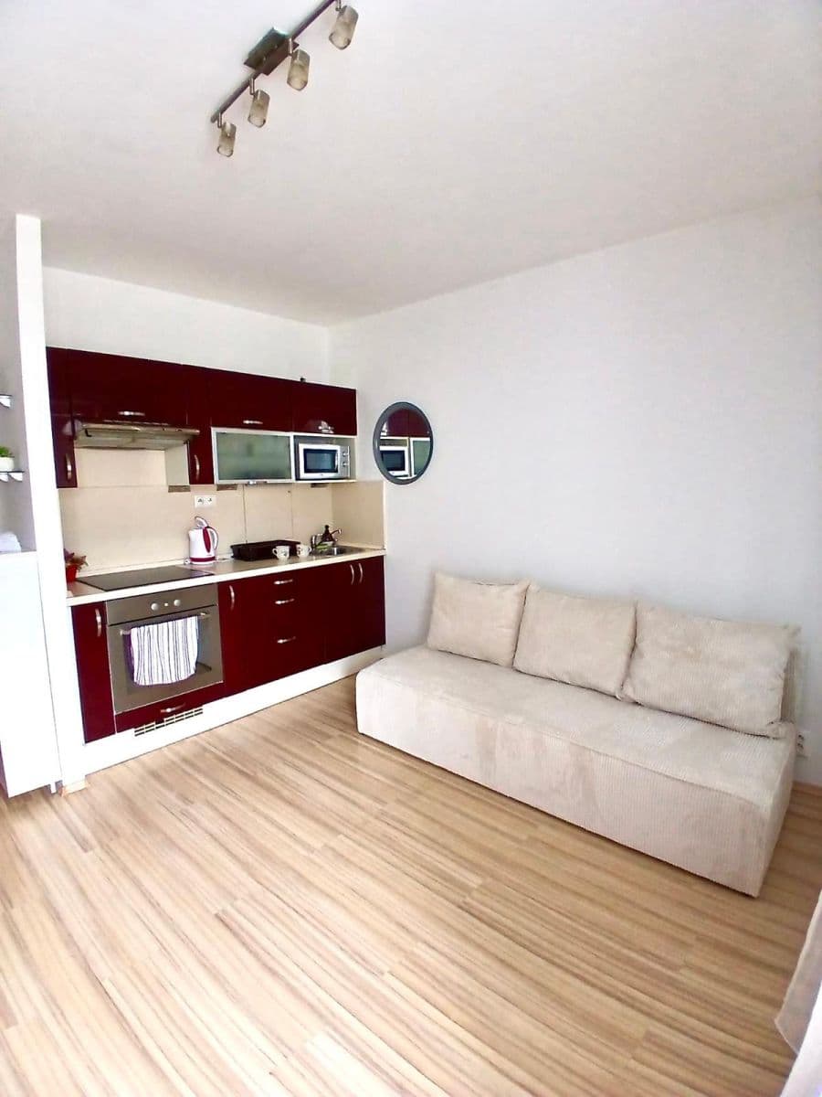 flat to rent, 29 m², Šustekova , č.p., Petržalka, Bratislavský Region