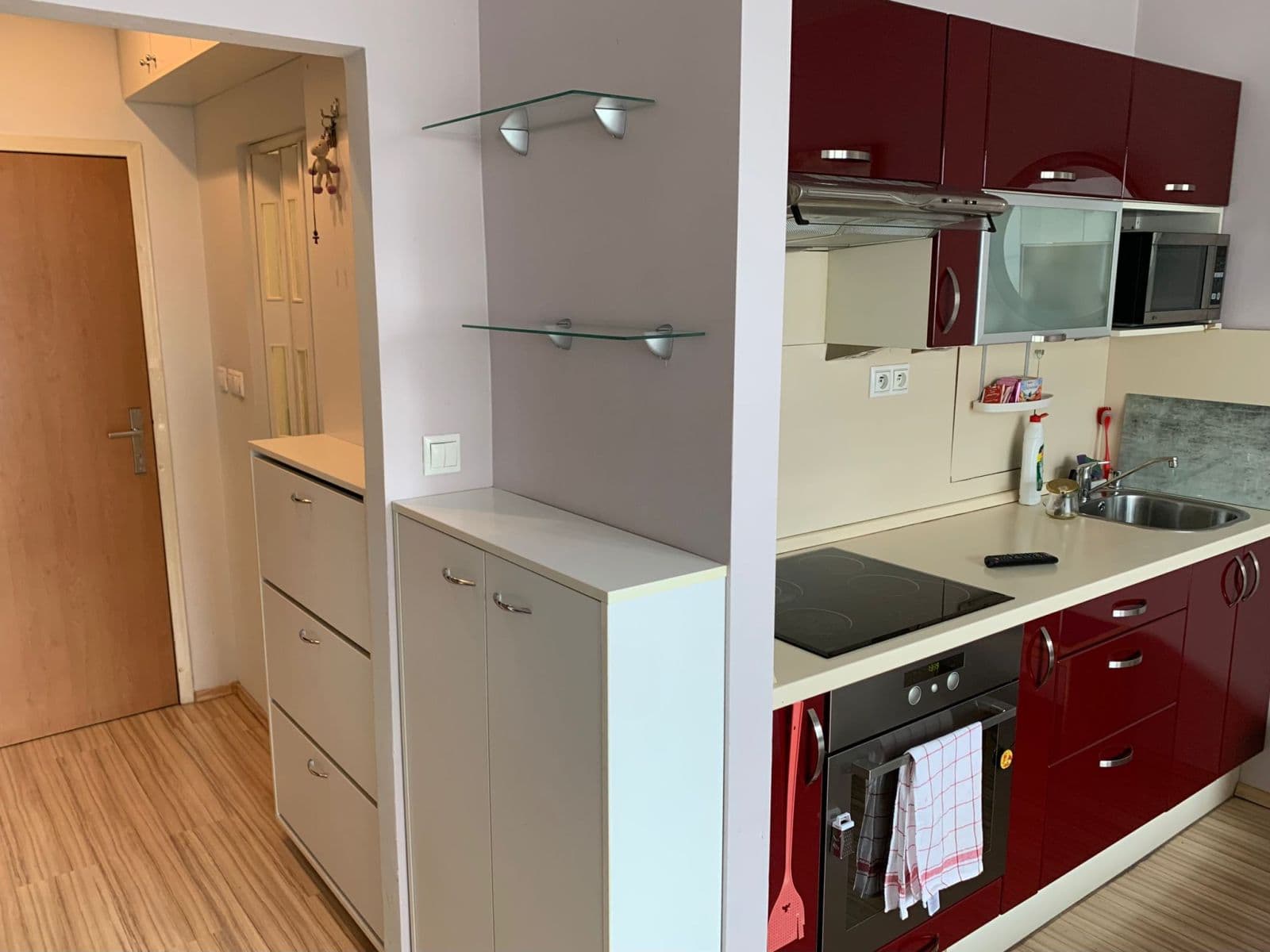 flat to rent, 29 m², Šustekova , č.p., Petržalka, Bratislavský Region