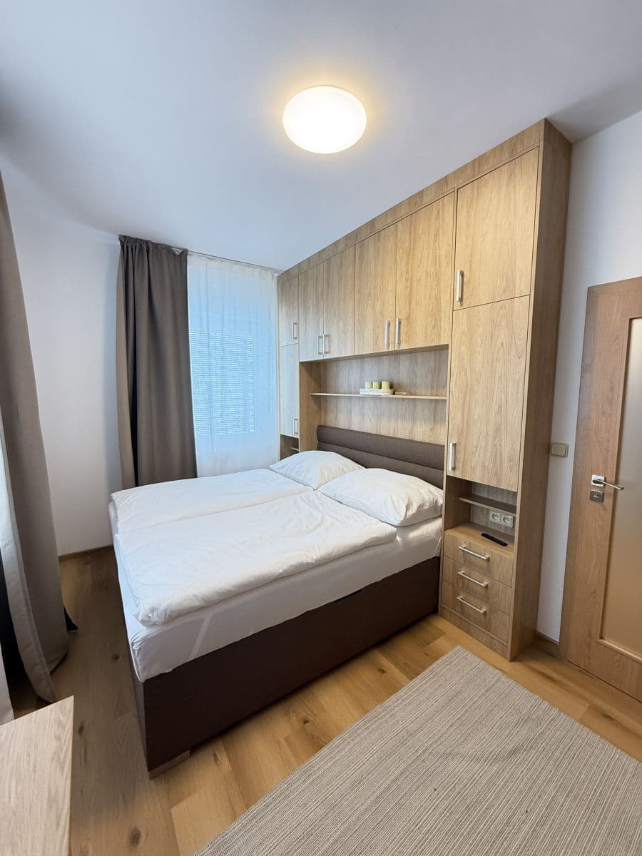 flat to rent, 40 m², Zbraslavská, Prague, Prague