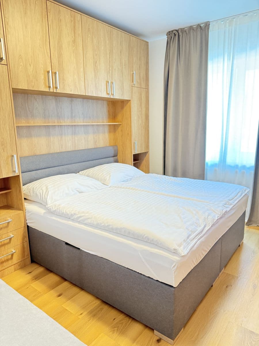 flat to rent, 31 m², Zbraslavská, Prague, Prague
