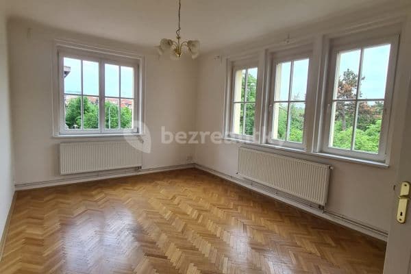 5 bedroom flat to rent, 135 m², Rooseveltova, Praha