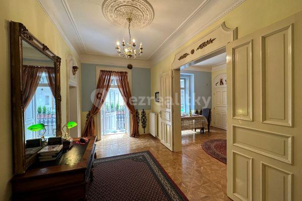4 bedroom flat to rent, 90 m², Všehrdova, 
