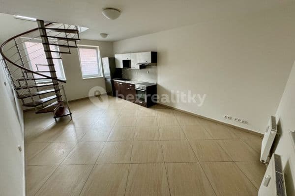 1 bedroom with open-plan kitchen flat to rent, 72 m², Svitavská, Brno