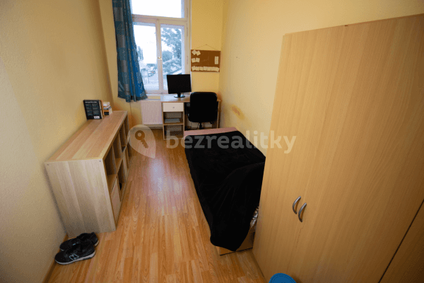 5 bedroom flat to rent, 10 m², Šaldova, Prague, Prague