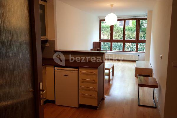 1 bedroom with open-plan kitchen flat to rent, 63 m², Jeremenkova, Praha 4