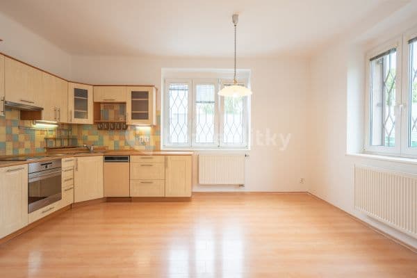 2 bedroom with open-plan kitchen flat to rent, 93 m², Zelený pruh, Prague, Prague