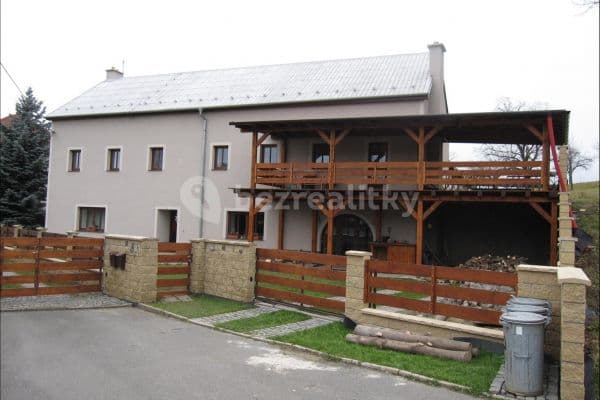 4 bedroom with open-plan kitchen flat to rent, 170 m², Chomýž