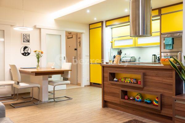2 bedroom with open-plan kitchen flat to rent, 87 m², Sinkulova, Prague, Prague