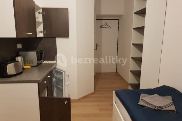 Small studio flat to rent, 15 m², náměstí Hrdinů, Hlavní město Praha