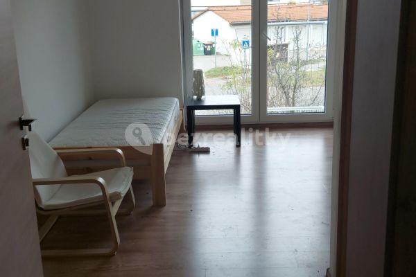 Small studio flat to rent, 25 m², Rosická, Hlavní město Praha