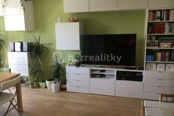 3 bedroom with open-plan kitchen flat to rent, 79 m², Vysočanská, Praha