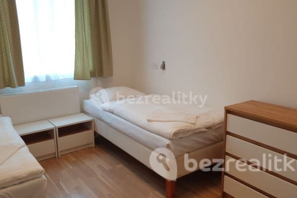 Small studio flat to rent, 18 m², Kotlaska, Praha