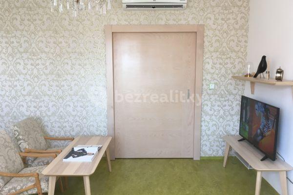 4 bedroom flat to rent, 82 m², Žehrianska, Petržalka, Bratislavský Region