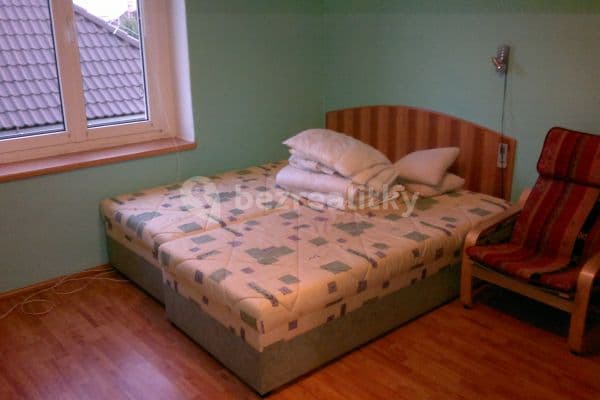 4 bedroom flat to rent, 130 m², Hejtmanská, Hlavní město Praha