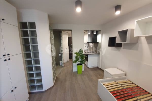 Small studio flat to rent, 20 m², Vokovická, Hlavní město Praha