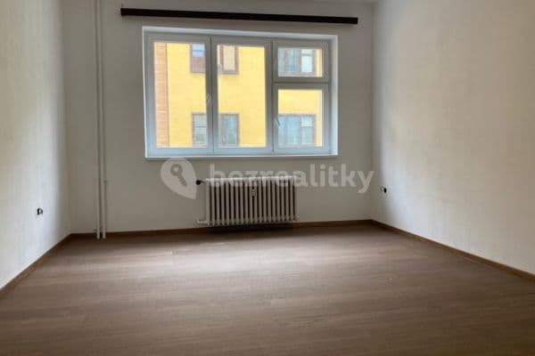 3 bedroom flat to rent, 75 m², Sladkovského, Pardubice