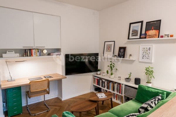 1 bedroom with open-plan kitchen flat to rent, 40 m², Heleny Malířové, Praha